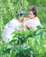 组图：前阿汤嫂凯蒂片场激吻男友 展露真性情