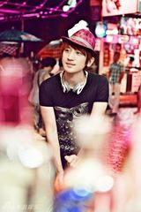 组图：后弦贺岁写真曝光  萌系型男潮范儿十足