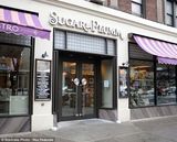 组图：凯蒂糖果店扫货庆34岁生日 苏瑞桃红套装乖巧