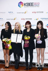 组图：2NE1出席KBEE2013宣传大使委任仪式