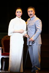 组图：北京京剧院《宋家姐妹》多流派同台中西合璧