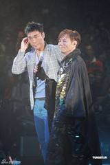 组图：太极乐队红馆开唱 林子祥谭咏麟助阵