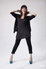 组图：卫诗新书《重生》写真曝光 坦露戒毒所生活