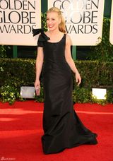 高清图：派波-普拉伯复古红唇绽放笑容