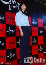 组图：李妍熙郑丽媛等靓装助阵《Monster》试映