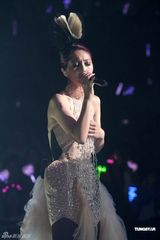 组图：杨千嬅个唱悲喜交加 老公与陈奕迅等好友捧场