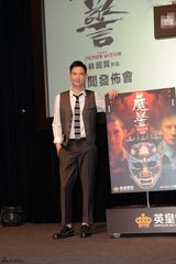 组图：《魔警》吴彦祖称与刘烨订娃娃亲是玩笑