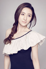 组图：周庭伊氧气写真无心机 混血美女别样风情