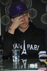 组图：高凌风移灵 前妻憔悴现身儿子伴随在侧