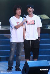 幻灯图：演艺界情系玉树大汇演 麦浚龙等演唱