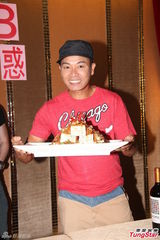 组图：郭晋安单立文宣传新剧 李思捷妈妈送美食