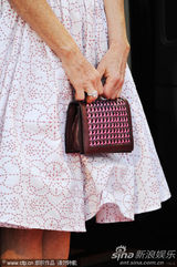 组图：《睡美人》首映 影后于佩尔清纯白裙装嫩