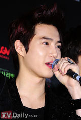 组图：韩团EXO出席2012MAMA颁奖礼记者会