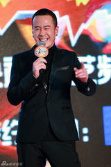 组图：好歌曲启动 周华健调侃刘欢称从小听你歌