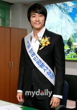 幻灯图：宋承宪参加韩国纳税人之日相关活动