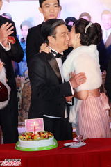 组图：众星为公益起舞 刘松仁拥妻妾艳福不浅