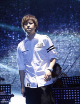 策划：唱歌要有独特范儿 湿身嘶吼狂甩头