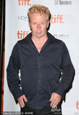 电影《新特警判官》首映 卡尔-厄本携奥莉薇亮相