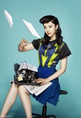 组图：董璇风姿绰约登封面 玩转复古Style