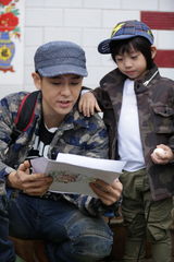 组图：爸爸去哪儿第六期海量图 萌宝帅爸卖菜忙