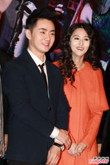 组图：余少群亮相惊悚大片《地下室惊魂》 蓝燕同台