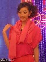 幻灯图：唐一菲引爆夏日裙装热情 绽放美丽俏佳人