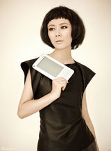 组图：张恒优雅化身数码宝贝 清新演绎时尚大片