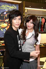 组图：萧敬腾首拍电影很享受 被网友山寨照片很淡定