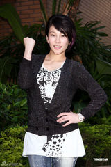 幻灯图：温岚等献唱金曲奖 宅男女神瑶瑶热裤抢镜