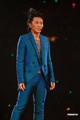 组图：郑伊健开唱遭催婚 女友蒙嘉慧到场欣赏