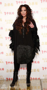 组图：中歌榜红毯群星盛装出席