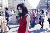 高清组图：陶红现身巴黎街头 演绎东方妩媚风情