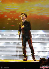 组图：容祖儿刘浩龙同台相亮 林峰否认同居