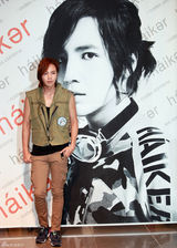 高清图：韩国演员张根硕参加某代言服装签名会