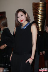 组图：李玟爆乳翘臀性感亮相 刘嘉玲气场强