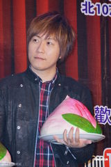 组图：五月天庆电台15周年 Hebe大方送黄金麦