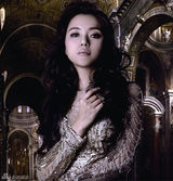 组图：陈思思台历写真 四季主题展多样风情