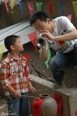 幻灯图：《花开的美丽季节》首现大学生村官多彩人生