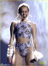 策划：唱歌要有独特范儿 湿身嘶吼狂甩头