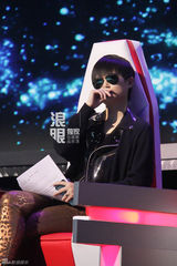 组图：快乐男声上演踢馆赛 四大导师再聚首