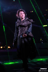 组图：郑伊健开唱秀肌肉与女模热舞 蒙嘉慧现身支持