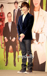 组图：金贤珠朴有天出席《闪闪发光的》发布会