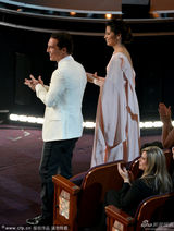 组图：麦康纳与《迷魂记》女主角诺瓦克登台