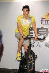 组图：蔡依林男友亮相 阳光俊朗帅气十足