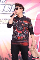 组图：潘玮柏帅气亮相 呼吁大家远离毒品