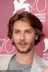 组图：竞赛片《无畏者》发布 男星做鬼脸搞怪