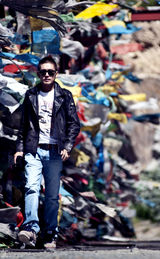 组图：型男张博川藏随拍 尽显本色性情