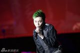 组图：苏打绿上海开唱 吴青峰落泪当场
