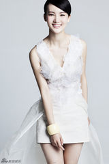 组图：金晨小清新唯美大片 化身百合仙子可人儿