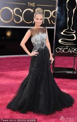 组图：第85届奥斯卡红毯-克里斯汀着透视露背裙